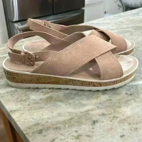 Marc Fisher Women’s Sandals Suede Blush Color Sz 9M - Picture 2 of 14